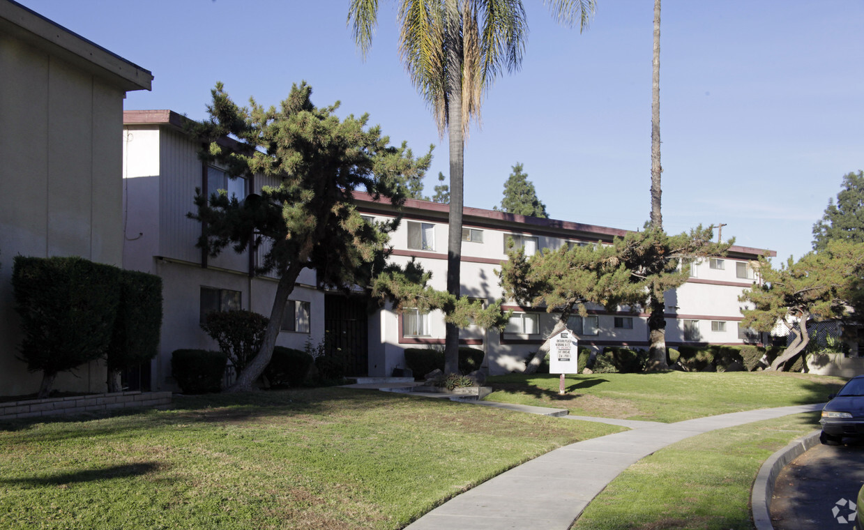 Primary Photo - Ontario Plaza