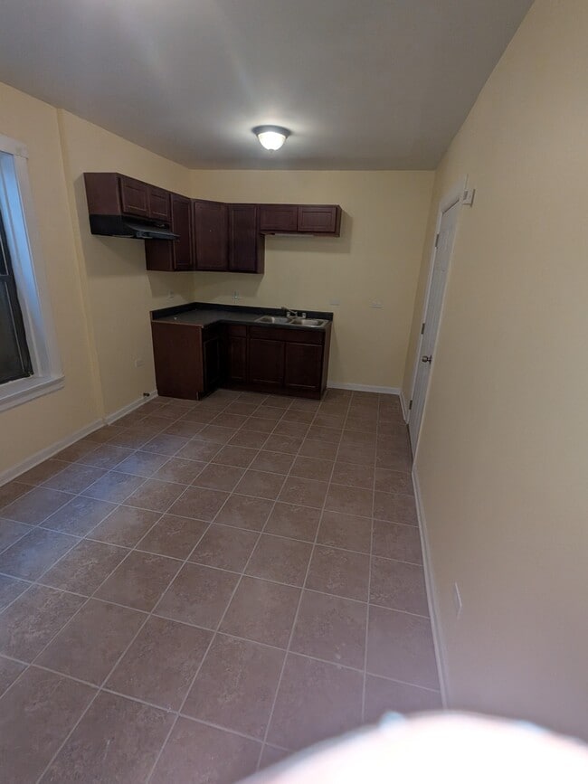 Kitchen - 8201 S Ada St