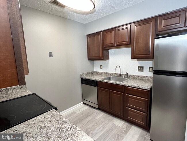 Building Photo - 11547 Joyceton Dr