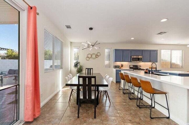 Building Photo - 80746 Diamondback Trail