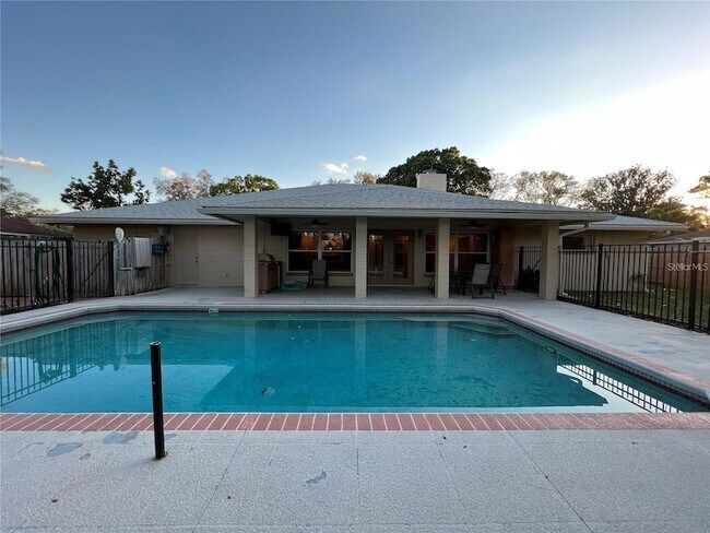 Building Photo - 8605 Caracas Ave