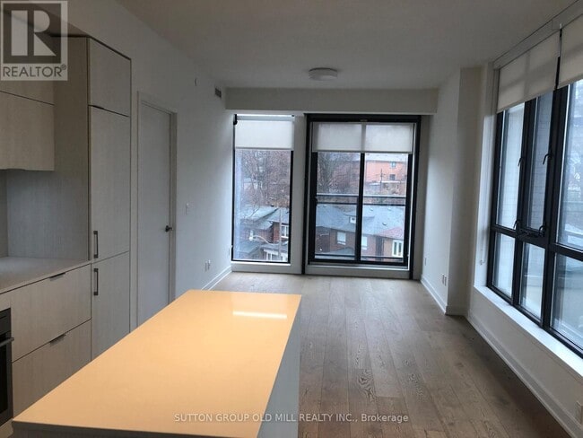 Building Photo - 1990 Bloor St W