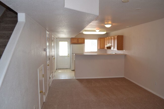 Building Photo - Great Briargate Townhome-with A/C