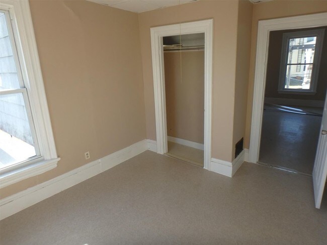 Building Photo - 15 Pleasant st - 4
