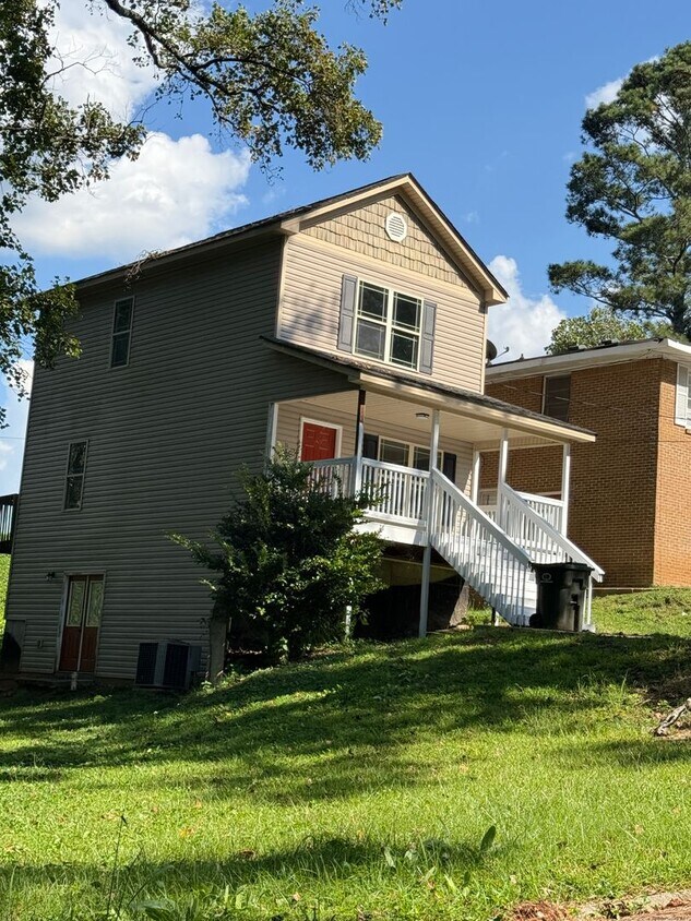 Foto principal - Spacious Two Bedroom Home