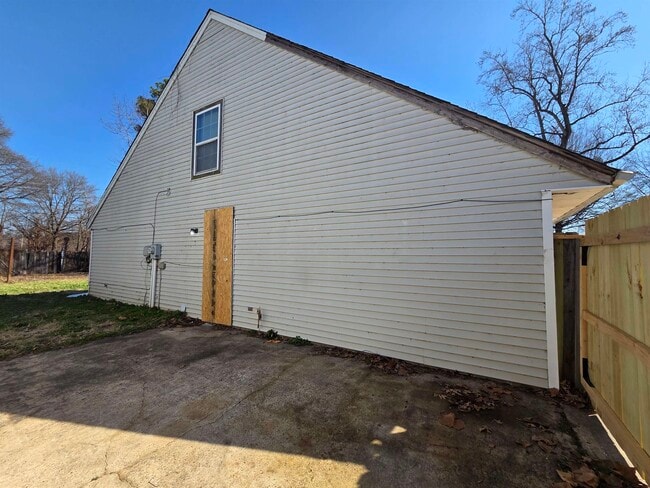 Foto del edificio - 96 Willow Dr