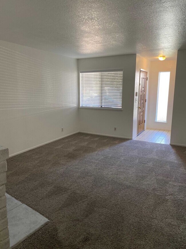 Foto del edificio - 4819 Suncrest Way