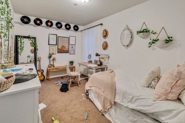Photo - 1628 Willington St Apartment