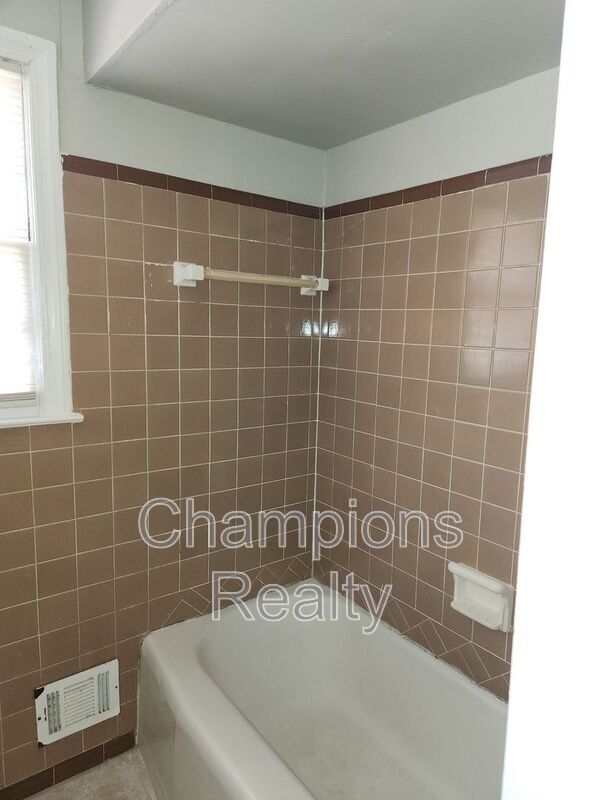 Foto del edificio - 5415 Eugenia Ave