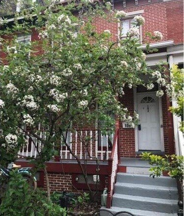 Primary Photo - 102 Linden St
