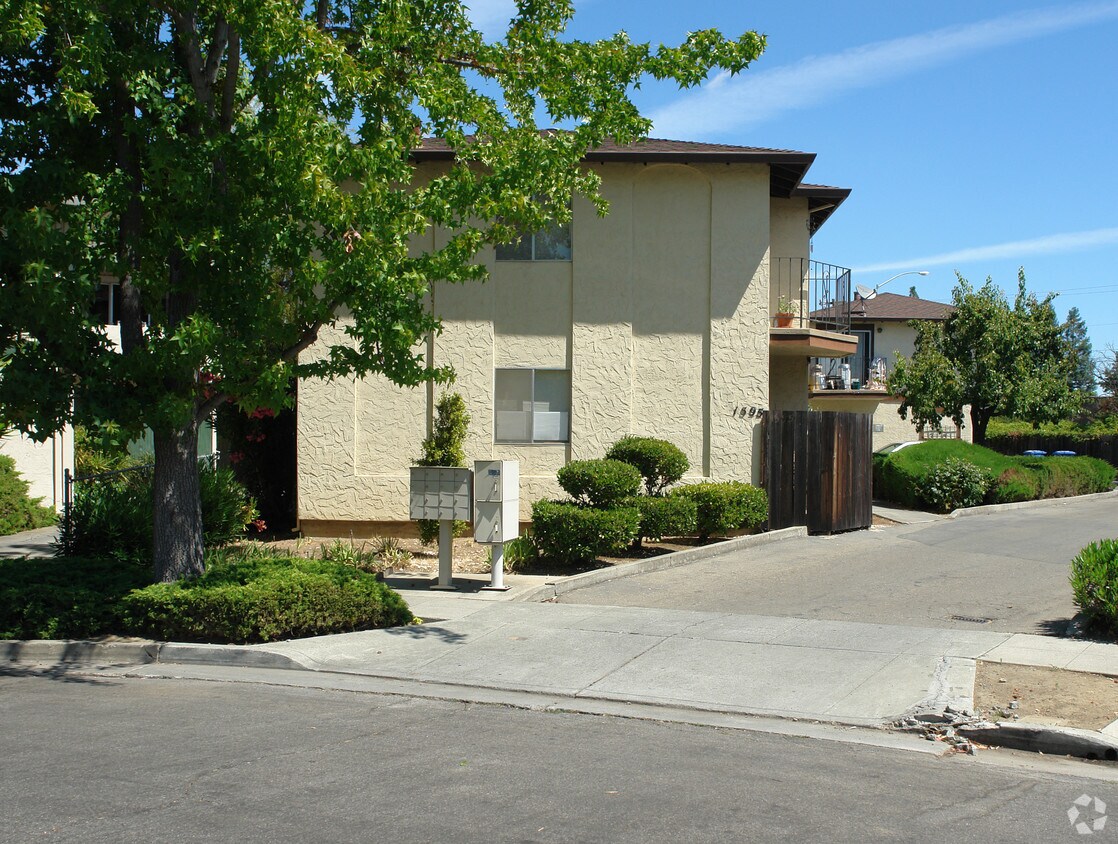 Foto del edificio - 1595 Brookvale Dr