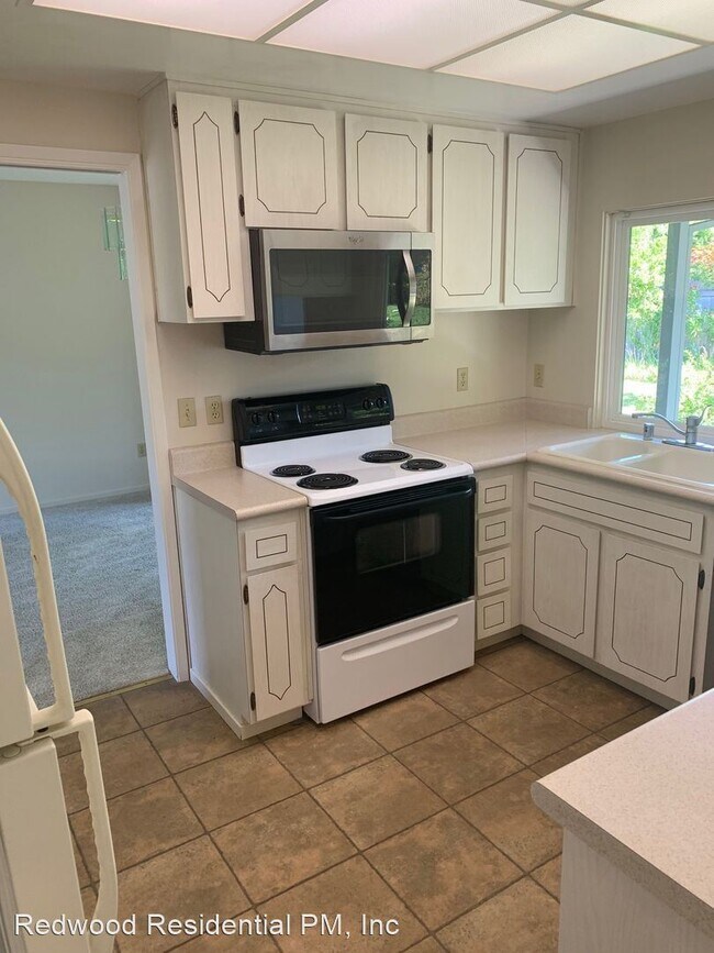 Building Photo - 2 br, 2 bath House - 209 White Oak Drive