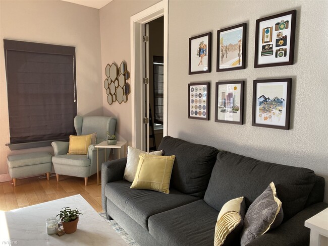 Foto del edificio - 2 br, 1 bath Townhome - 1309 East 31st Avenue