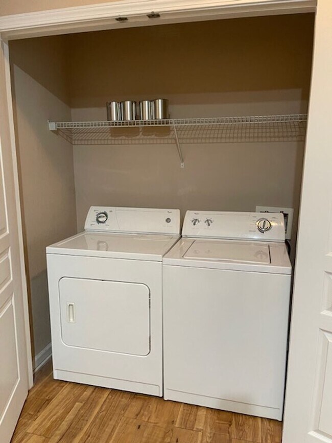 Foto del edificio - Gardens of Bridgehampton - 1 bed - 1 bath