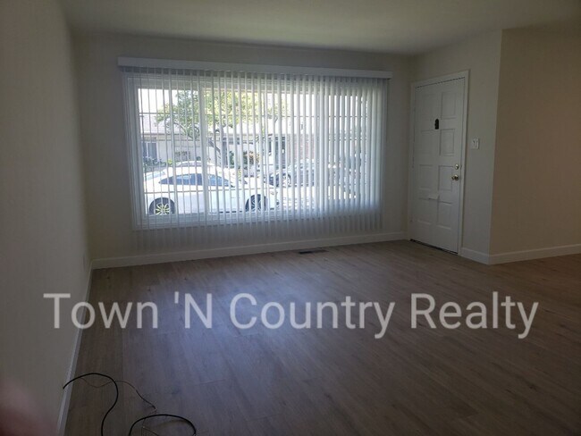 Building Photo - 1143 Pajaro St.