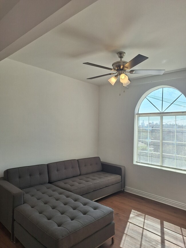 Building Photo - 4361 Camero Ave