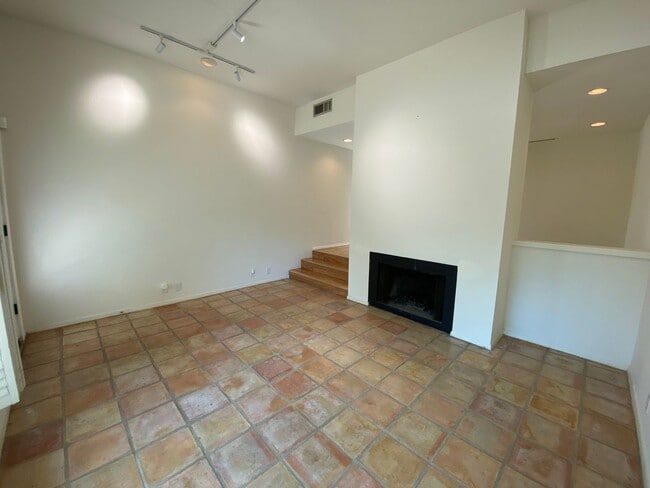 Building Photo - Alamo Heights Gem ~  2 / 2.5 Multi-Level C...
