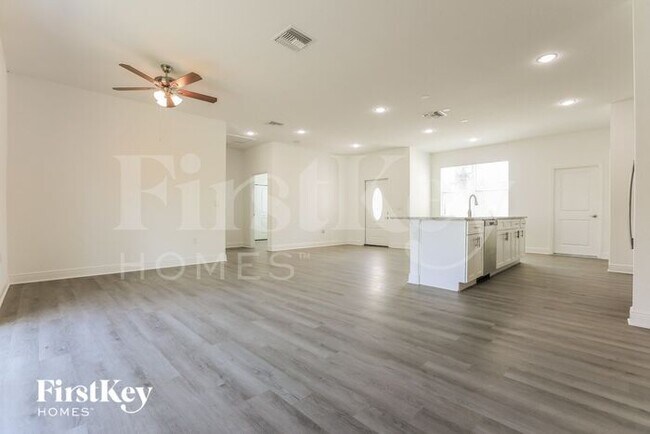 Building Photo - 2154 Penguin Ln