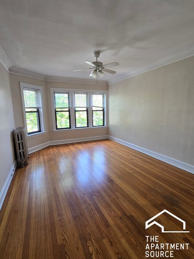 Primary Photo - 2417 W Sunnyside Ave