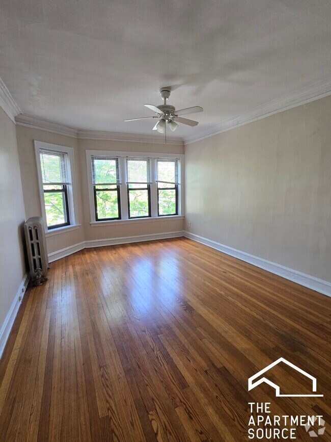 Building Photo - 2417 W Sunnyside Ave
