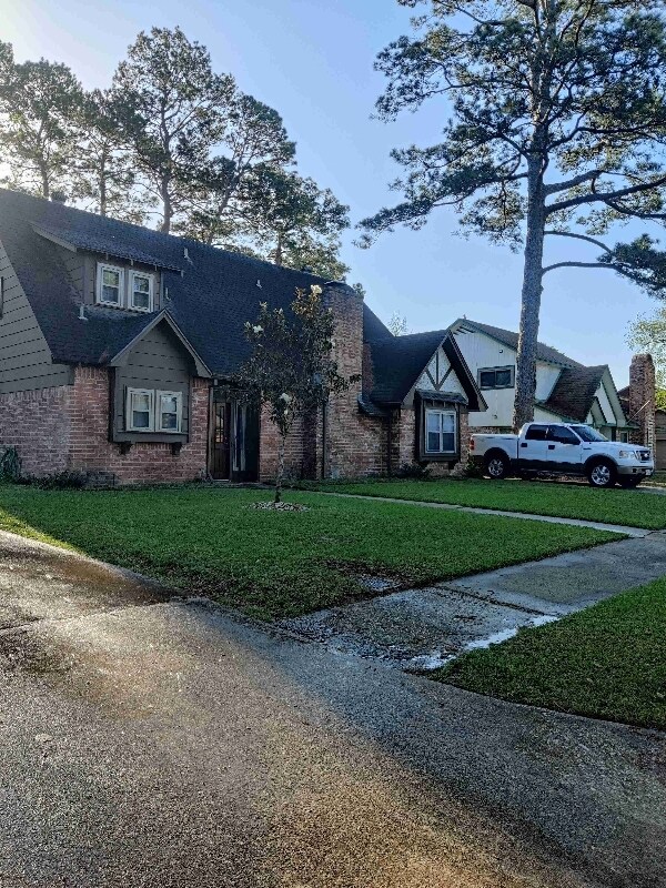 Foto del edificio - 1607 N Hollow Dr