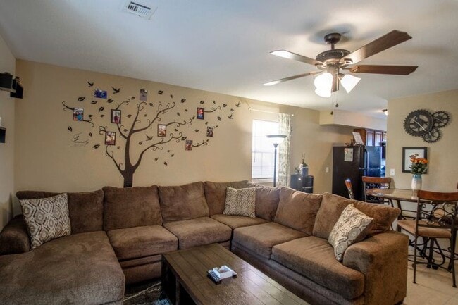 Building Photo - 2940 McClelland Blvd