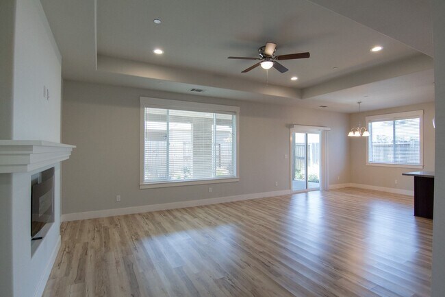 Foto del edificio - 6053 Fallworth Dr