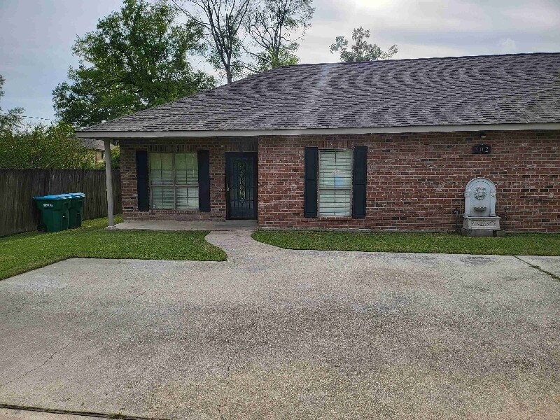 Foto principal - 902 S Magnolia St