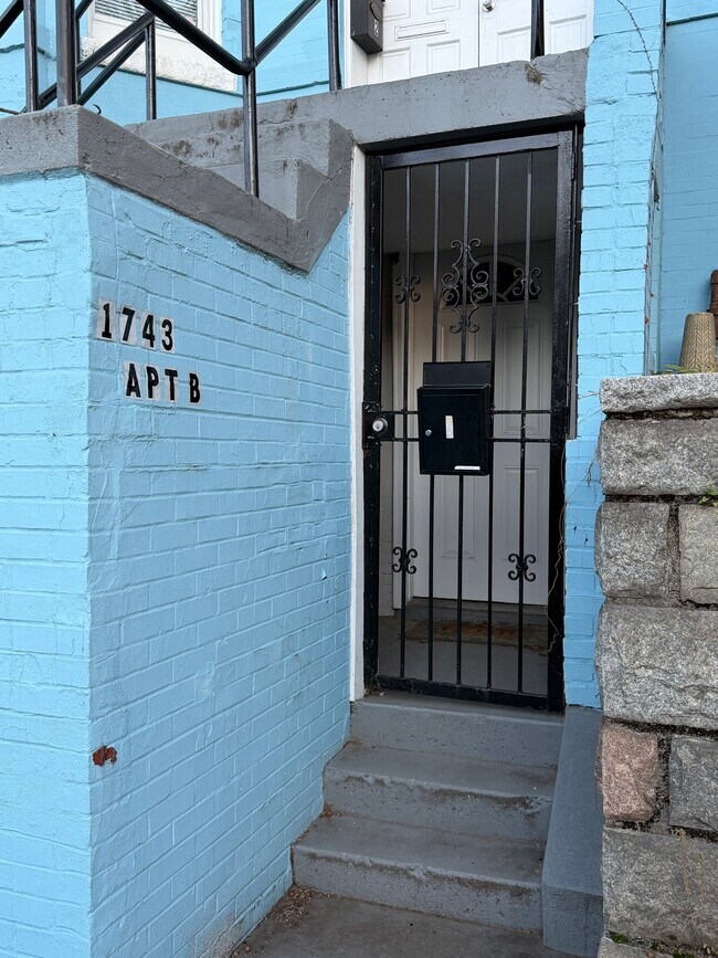 Foto del edificio - 1743 N Capitol St NE