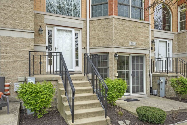 Building Photo - 17943 Fountain Cir