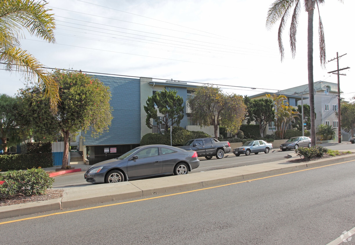 Building Photo - 2211 4th St
