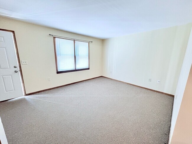 Foto del edificio - 902 Creekside Dr
