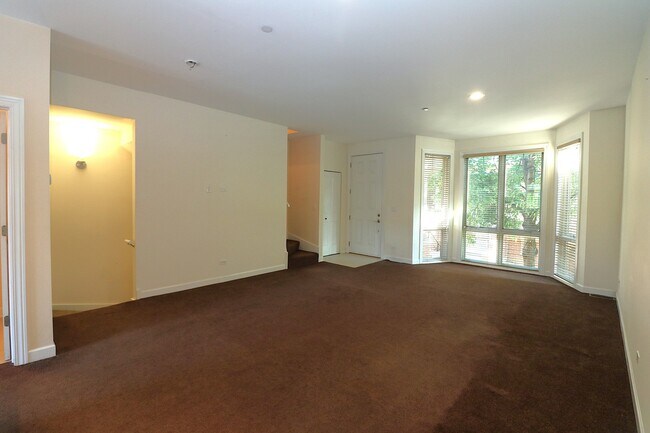Building Photo - 57 Northfield Terrace