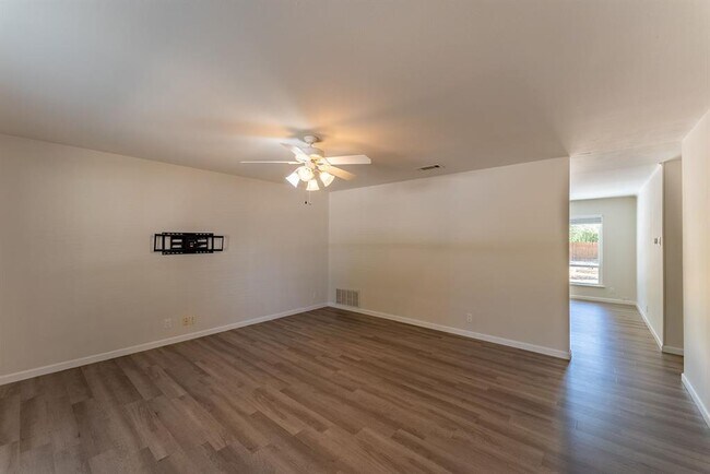 Foto del edificio - 7509 Eastcrest Dr