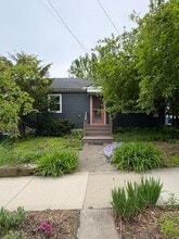 Building Photo - 213 W Summit St