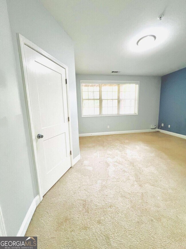 Building Photo - 2422 Tenor Ln