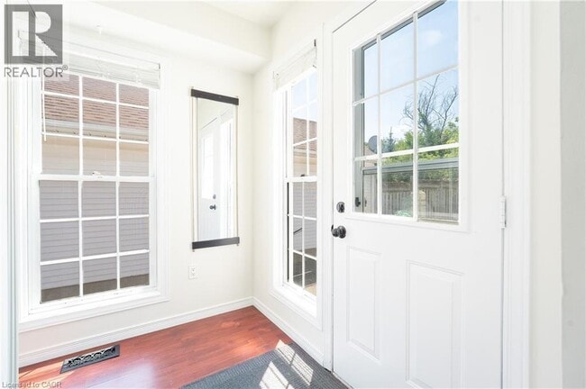 Building Photo - 15 Milfoil Crescent