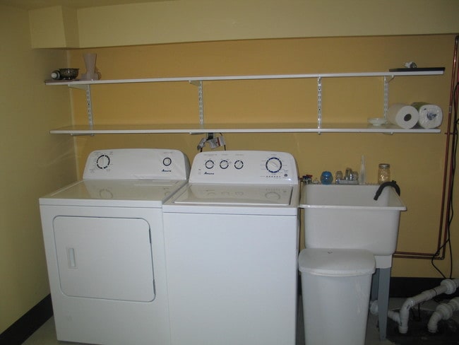 Laundry - 34783 N Gerberding Ave