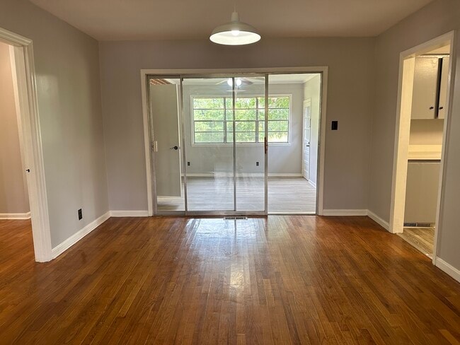 Foto del edificio - 1005 Riverbend Dr