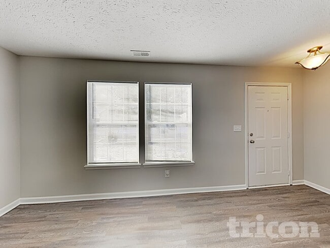 Building Photo - 10740 Snowdrop Way