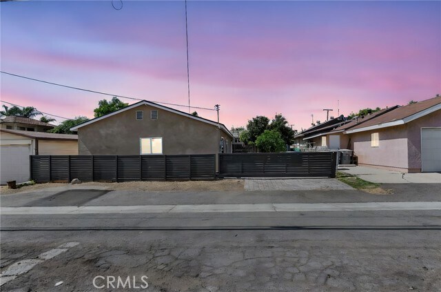 Foto principal - 618 E Erna Ave