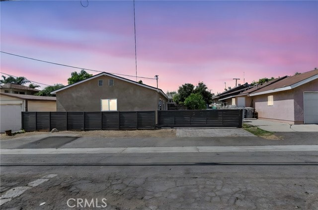 Primary Photo - 618 E Erna Ave