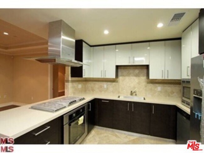 Foto del edificio - 8612 Burton Way