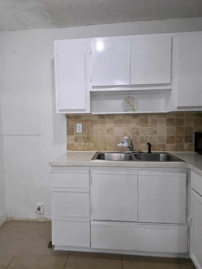 Foto del edificio - 365 NE 125th St