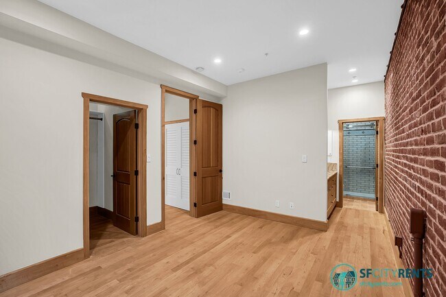 Foto del edificio - Newly Built Super-Lux Home in Repurposed Winery Complex