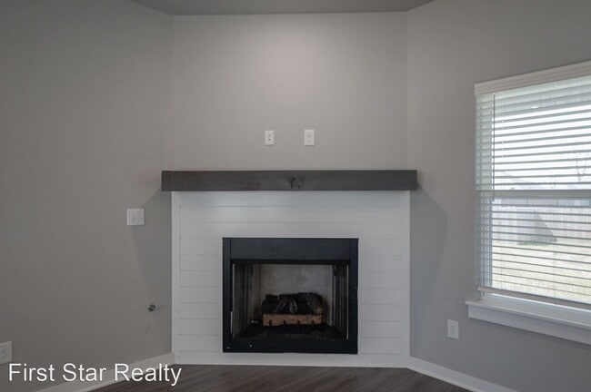 Building Photo - 3 br, 2 bath House - 457 N Otoe Street