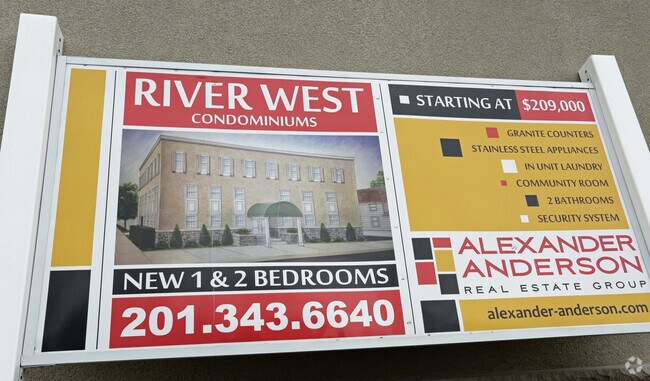 Foto del edificio - Riverwest Condominiums