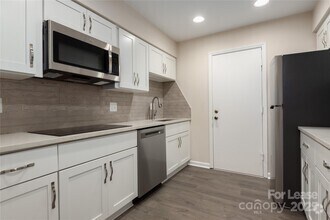 Building Photo - 4739 Hedgemore Dr