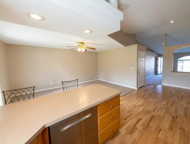 Foto del edificio - 2437 Brandon Dr