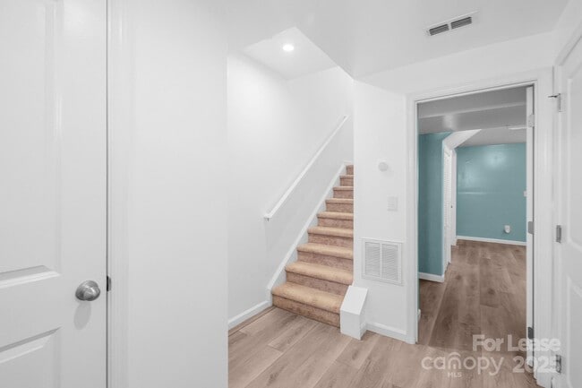 Building Photo - 2715 Sydney Overlook Ln